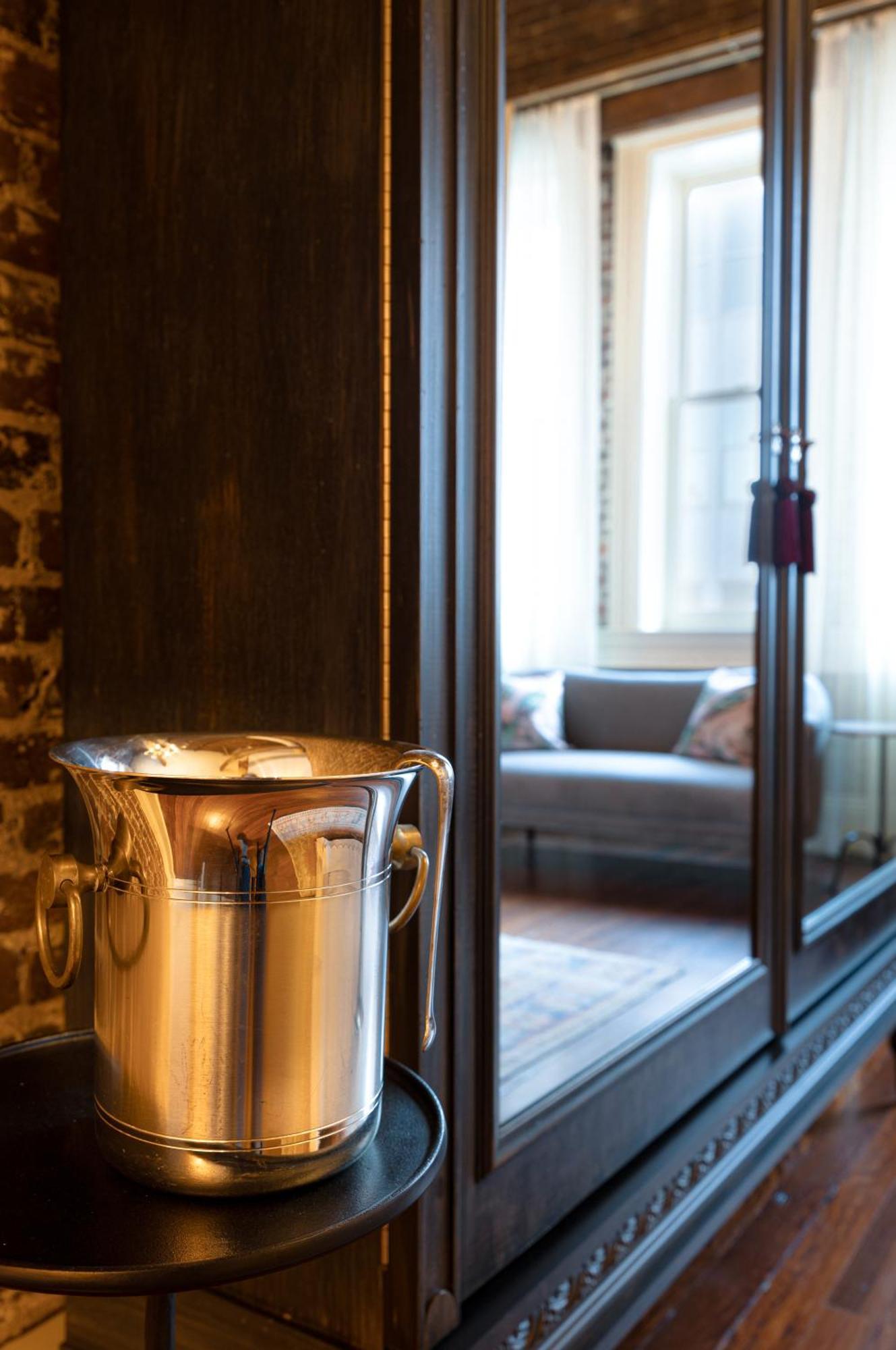 Hotel Cleo, Knoxville Downtown, A Tribute Portfolio Hotel Экстерьер фото