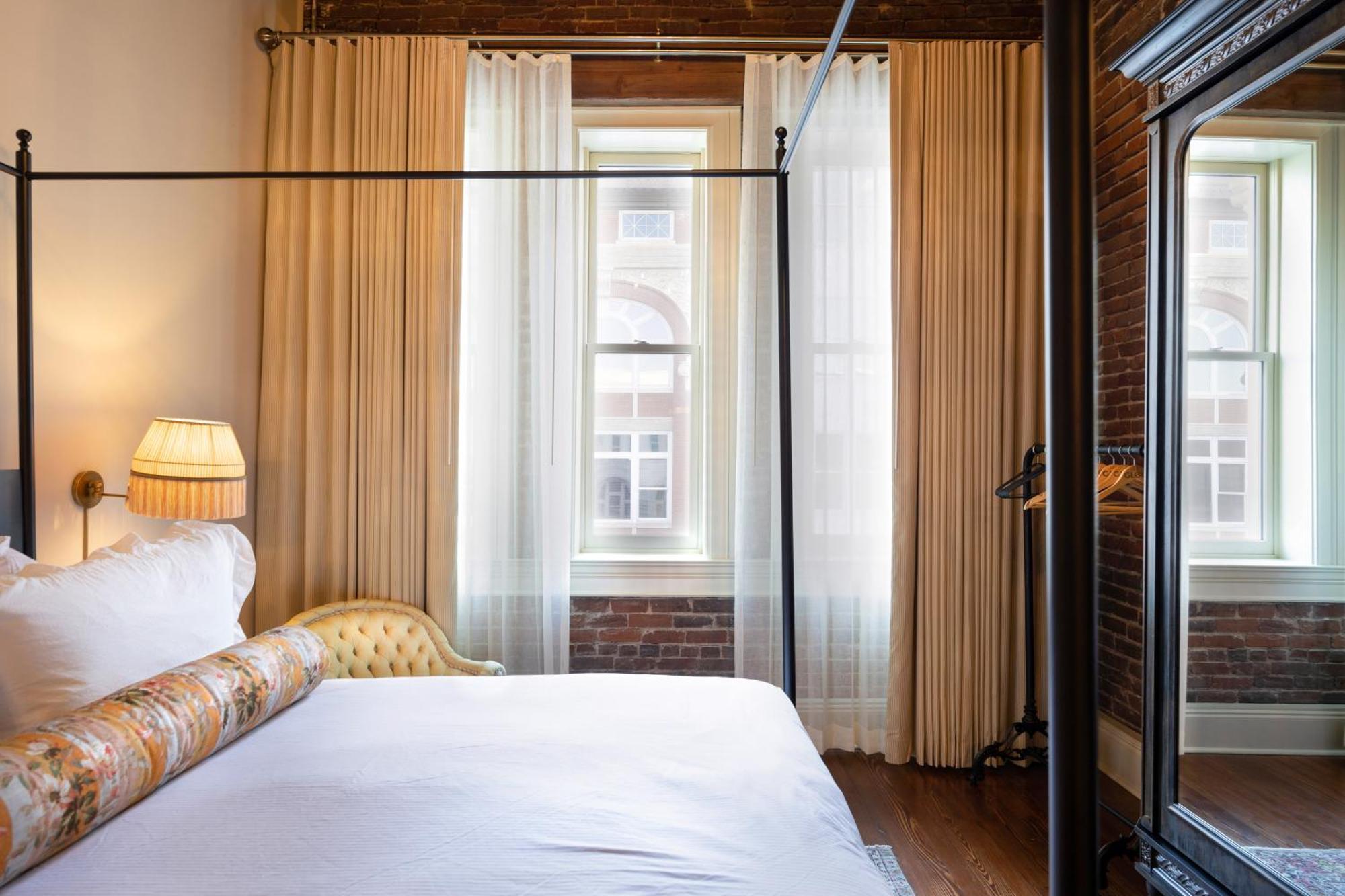 Hotel Cleo, Knoxville Downtown, A Tribute Portfolio Hotel Экстерьер фото