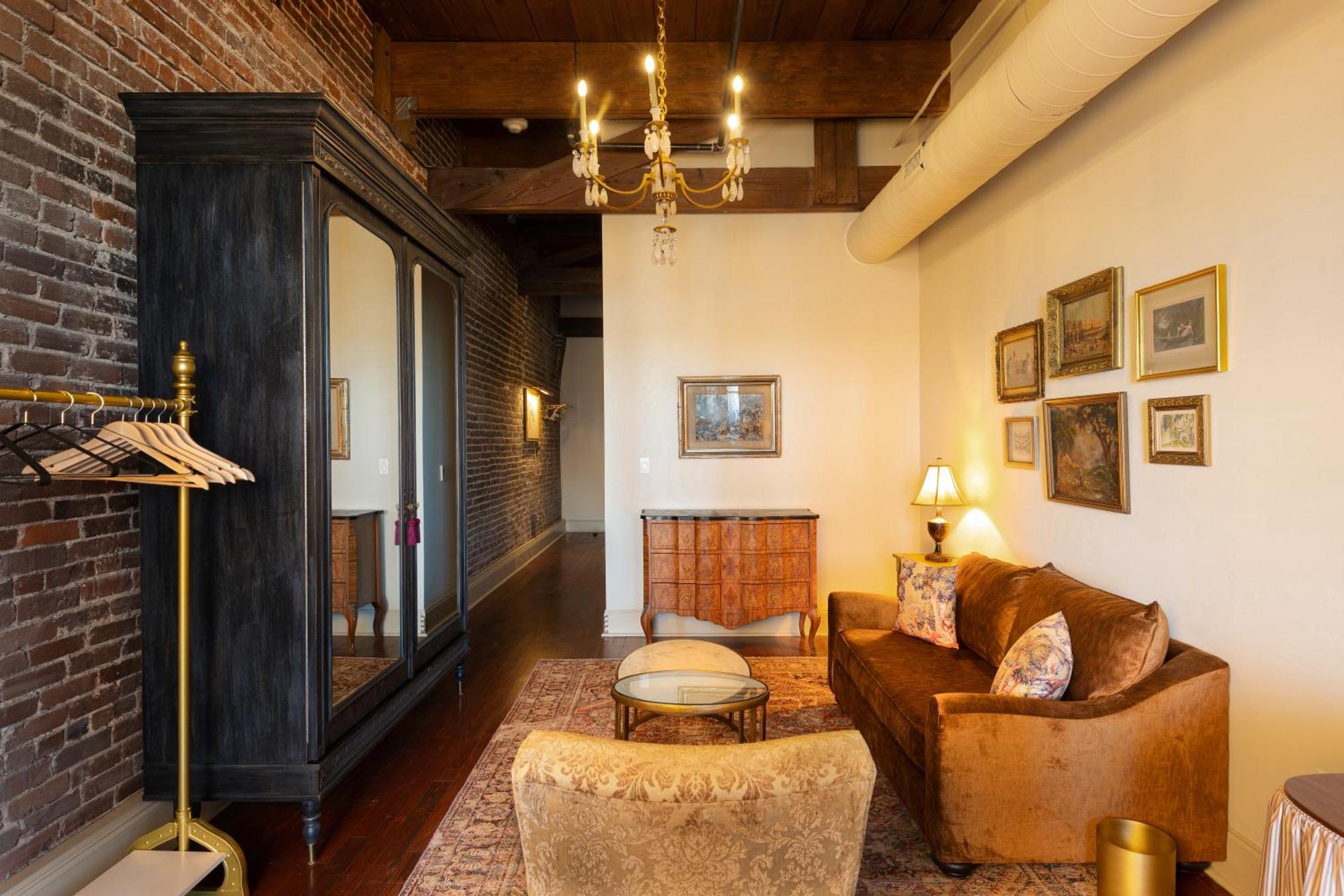 Hotel Cleo, Knoxville Downtown, A Tribute Portfolio Hotel Экстерьер фото
