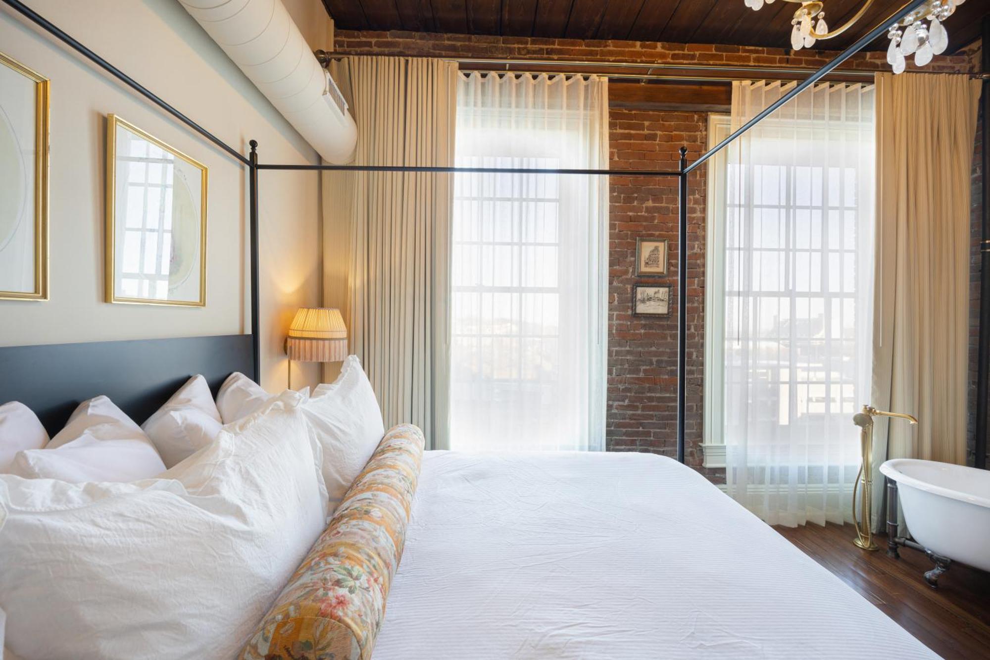 Hotel Cleo, Knoxville Downtown, A Tribute Portfolio Hotel Экстерьер фото