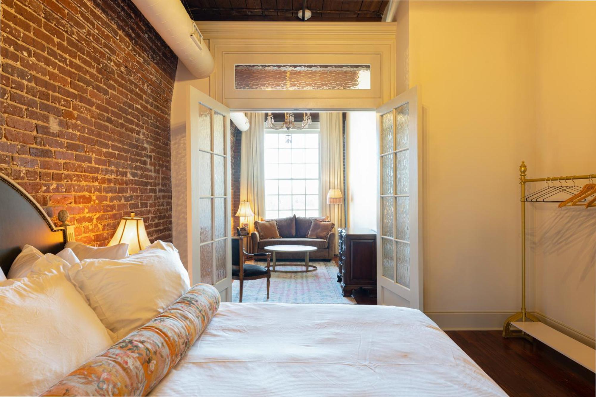 Hotel Cleo, Knoxville Downtown, A Tribute Portfolio Hotel Экстерьер фото