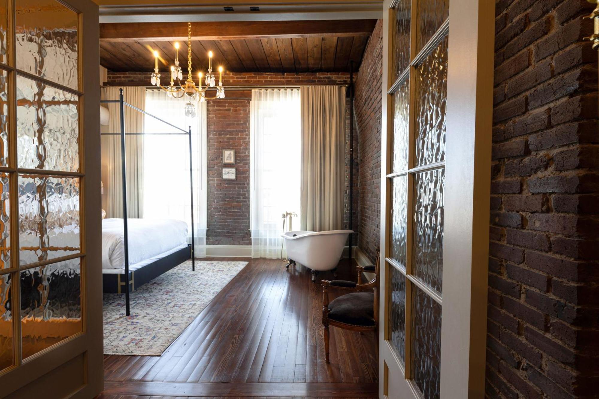Hotel Cleo, Knoxville Downtown, A Tribute Portfolio Hotel Экстерьер фото