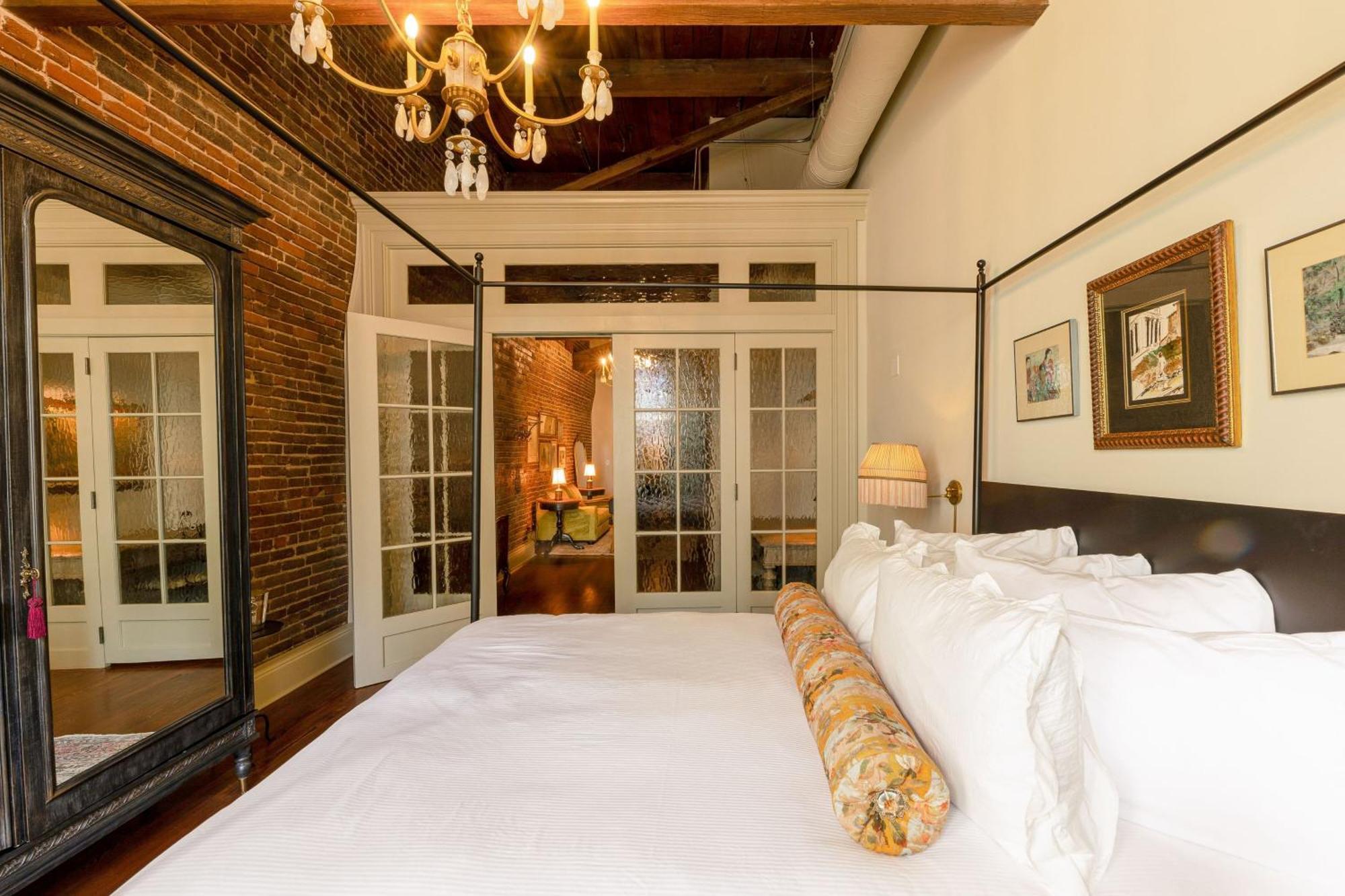 Hotel Cleo, Knoxville Downtown, A Tribute Portfolio Hotel Экстерьер фото