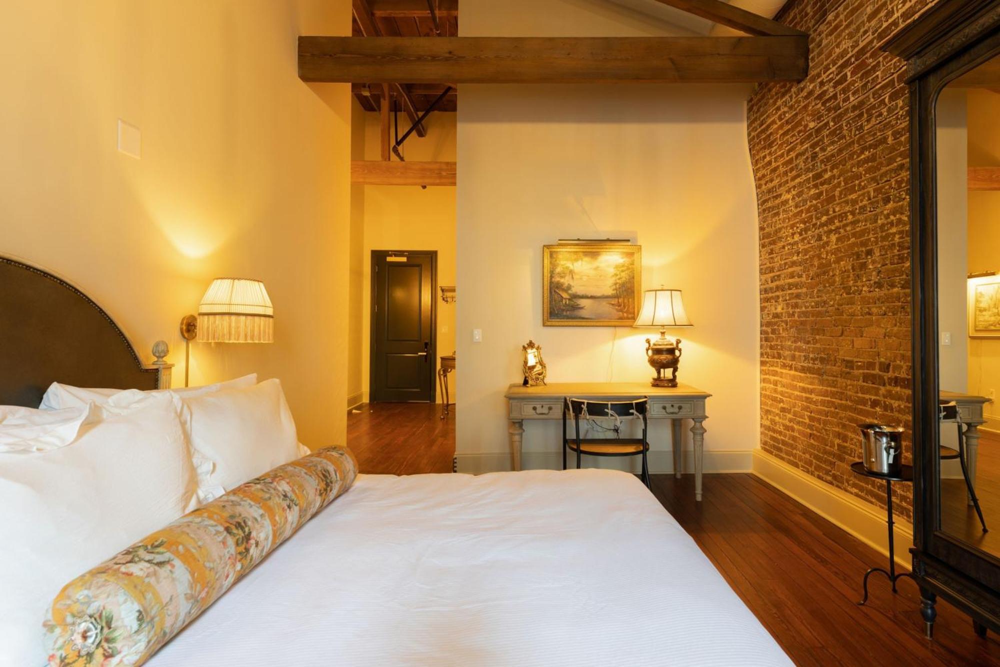 Hotel Cleo, Knoxville Downtown, A Tribute Portfolio Hotel Экстерьер фото