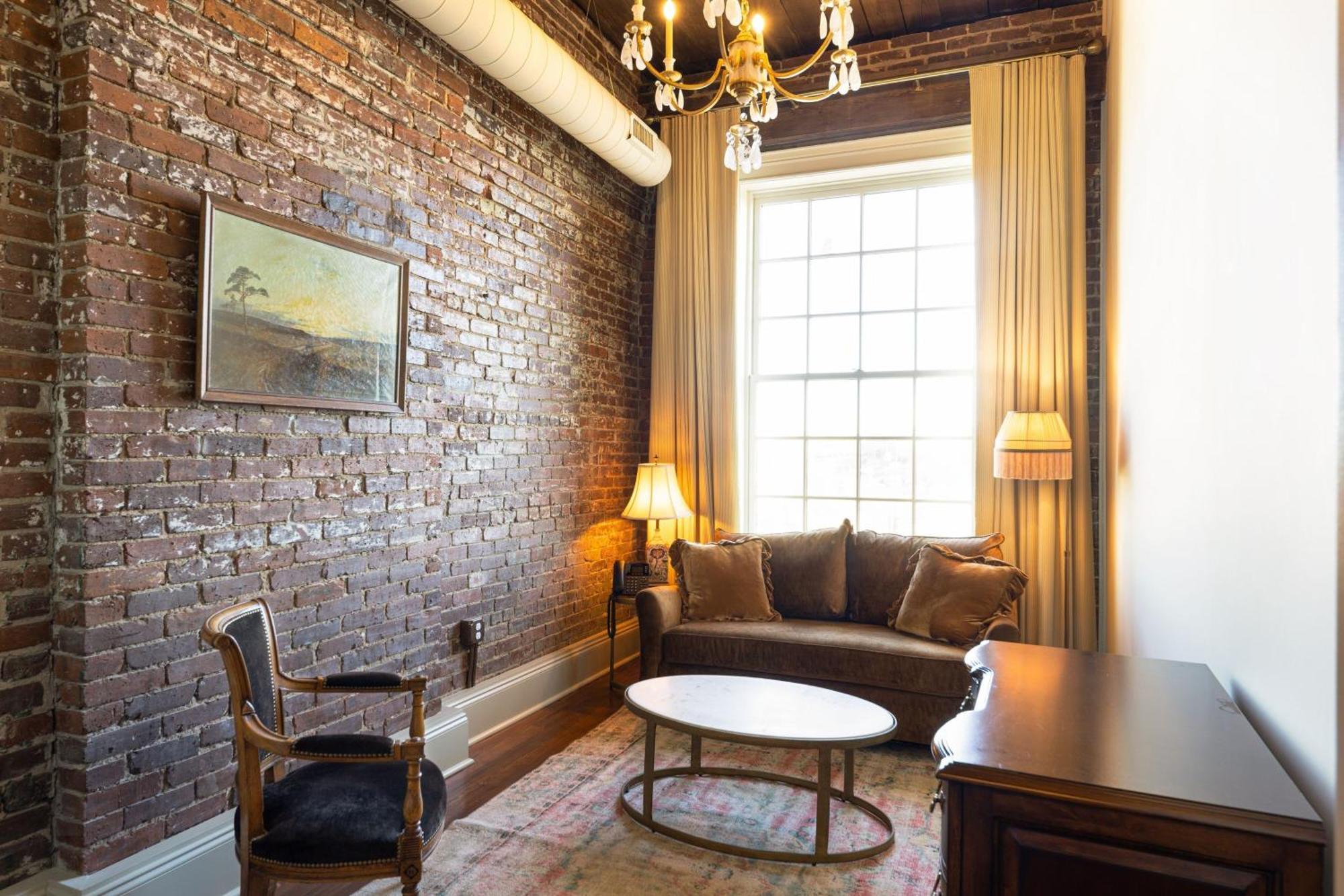 Hotel Cleo, Knoxville Downtown, A Tribute Portfolio Hotel Экстерьер фото