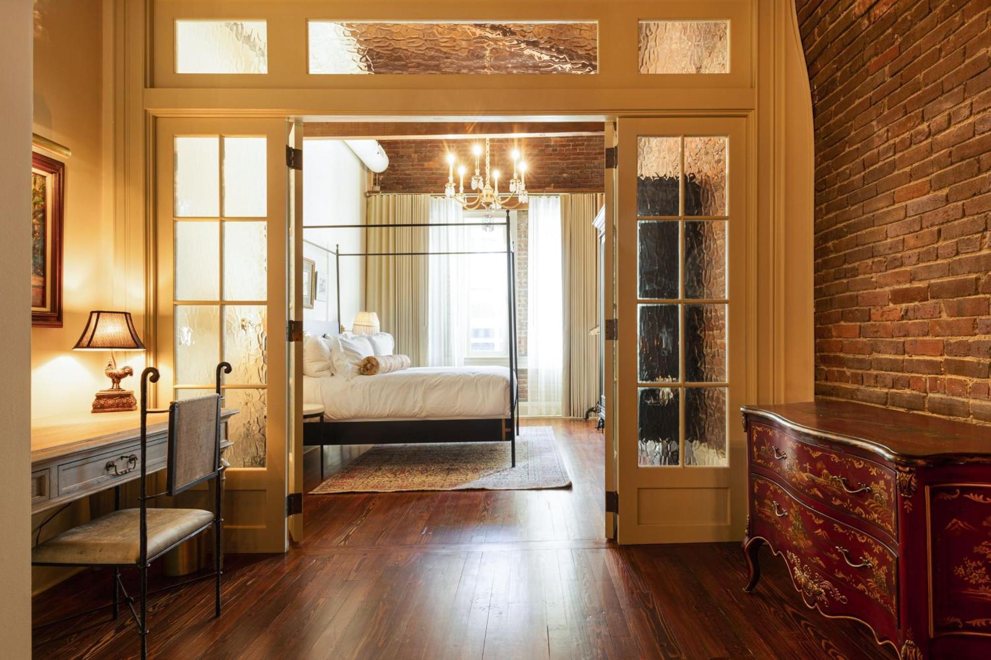 Hotel Cleo, Knoxville Downtown, A Tribute Portfolio Hotel Экстерьер фото