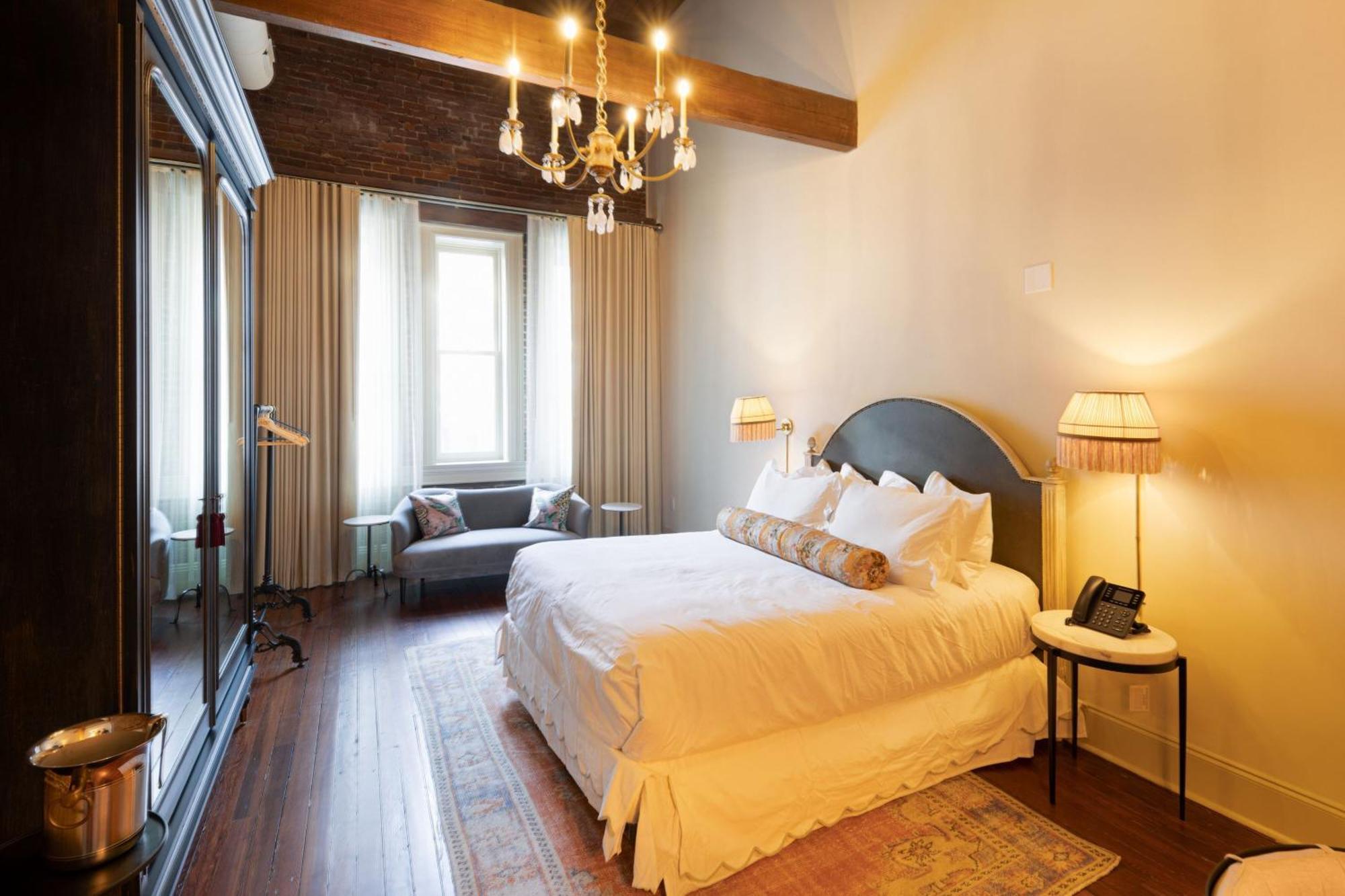 Hotel Cleo, Knoxville Downtown, A Tribute Portfolio Hotel Экстерьер фото